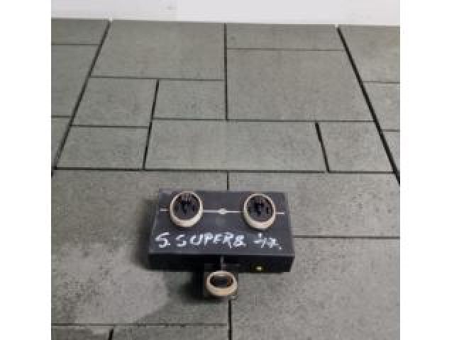 bontott SKODA SUPERB III Jobb hátsó Ajtó Vezérlőegység