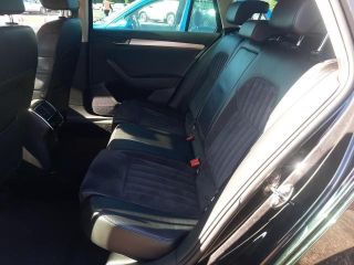 bontott SKODA SUPERB III Jobb hátsó Gumikéder