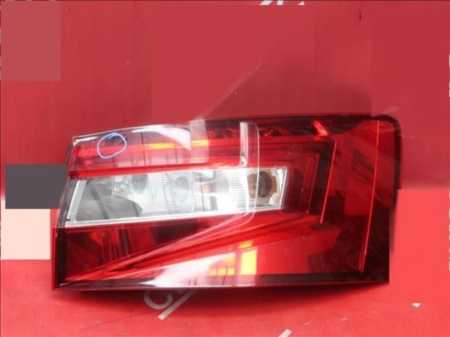 bontott SKODA SUPERB III Jobb Hátsó Lámpa