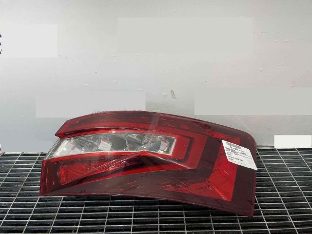 bontott SKODA SUPERB III Jobb Hátsó Lámpa
