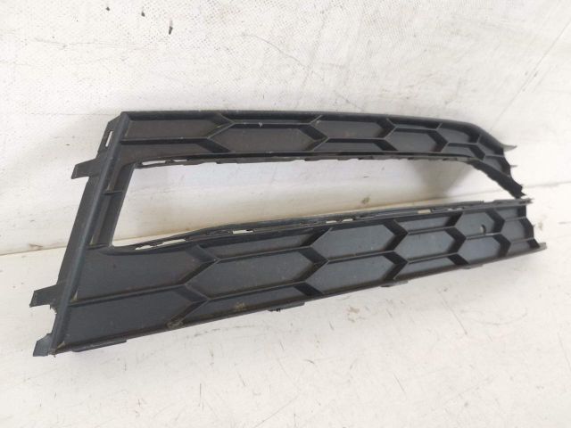 bontott SKODA SUPERB III Jobb Ködlámpa Rács