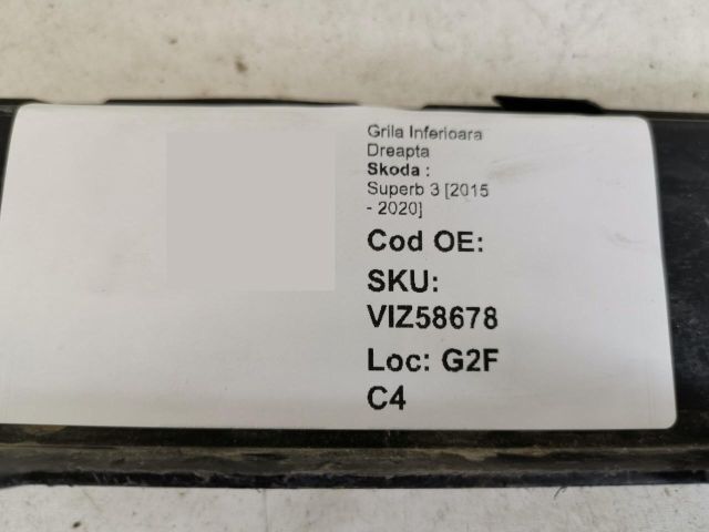 bontott SKODA SUPERB III Jobb Ködlámpa Rács