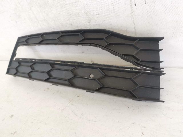 bontott SKODA SUPERB III Jobb Ködlámpa Rács