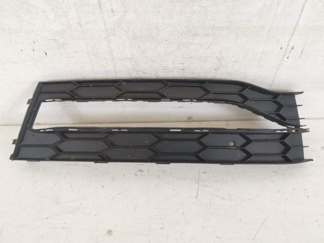 bontott SKODA SUPERB III Jobb Ködlámpa Rács