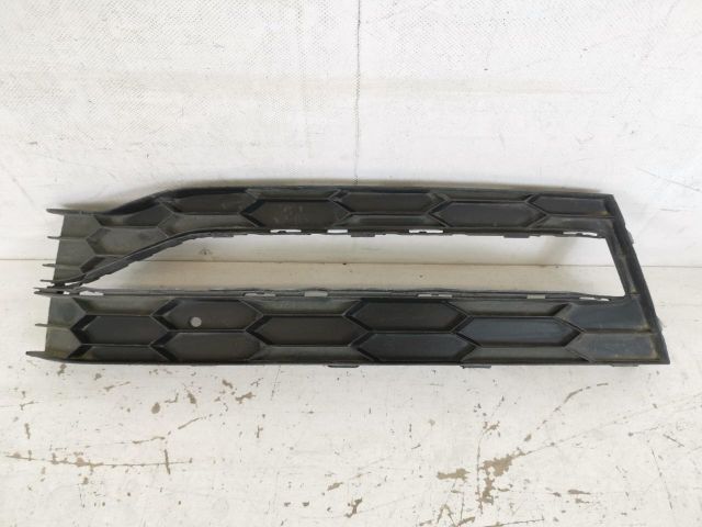 bontott SKODA SUPERB III Jobb Ködlámpa Rács