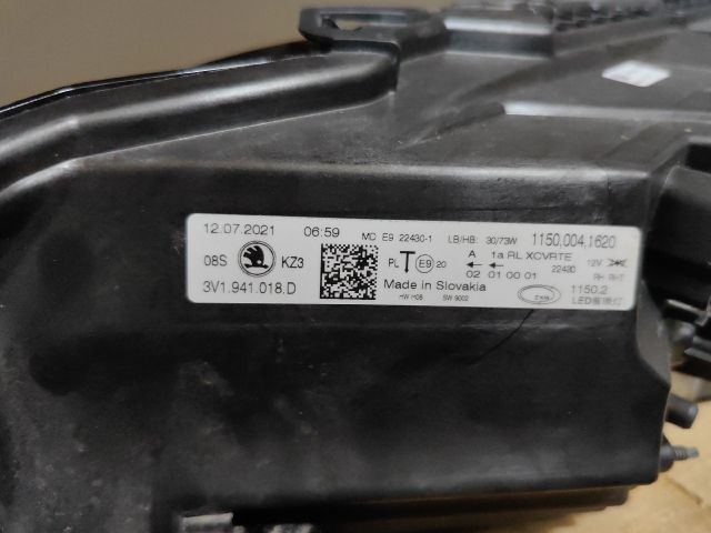 bontott SKODA SUPERB III Jobb Ledes Fényszóró