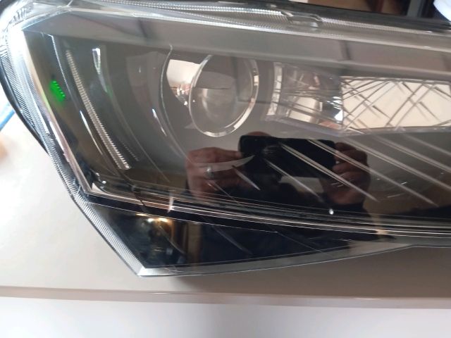 bontott SKODA SUPERB III Jobb Ledes Fényszóró