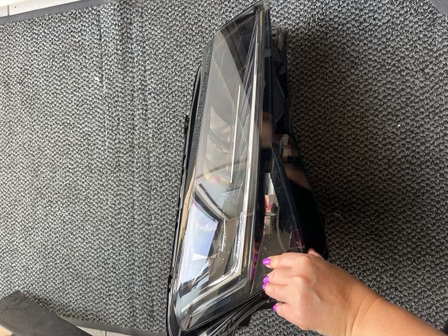 bontott SKODA SUPERB III Jobb Ledes Fényszóró