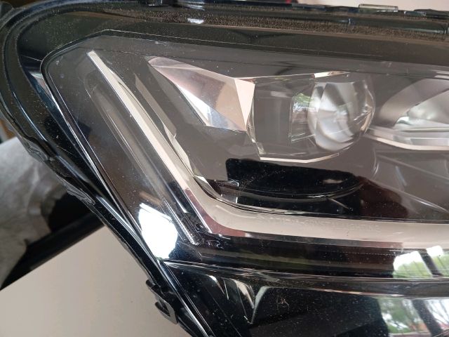 bontott SKODA SUPERB III Jobb Ledes Fényszóró