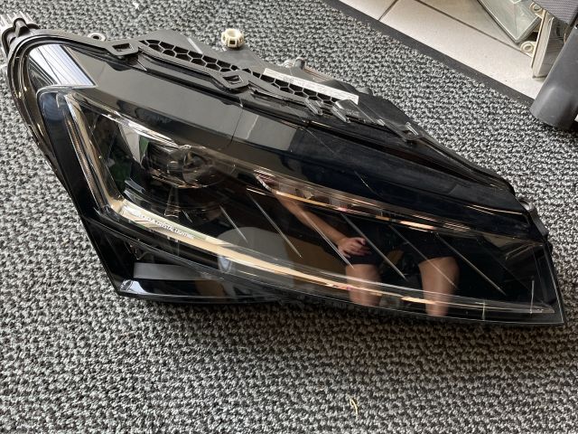 bontott SKODA SUPERB III Jobb Ledes Fényszóró