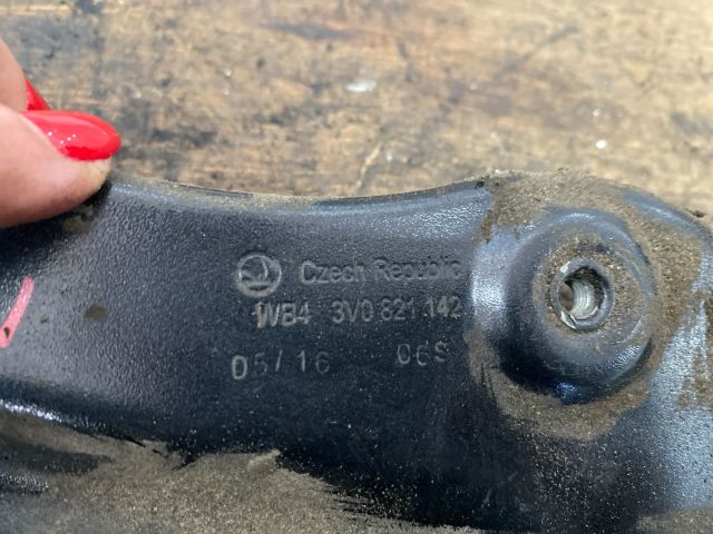 bontott SKODA SUPERB III Jobb Sárvédő Oldaltartó