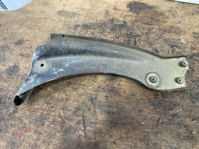 bontott SKODA SUPERB III Jobb Sárvédő Oldaltartó