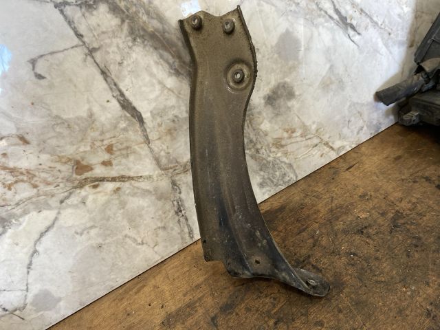 bontott SKODA SUPERB III Jobb Sárvédő Oldaltartó