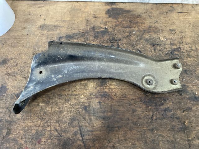 bontott SKODA SUPERB III Jobb Sárvédő Oldaltartó