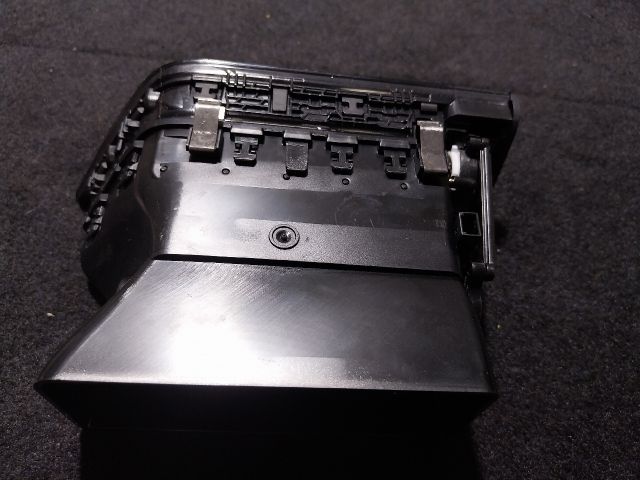 bontott SKODA SUPERB III Jobb Szellőző