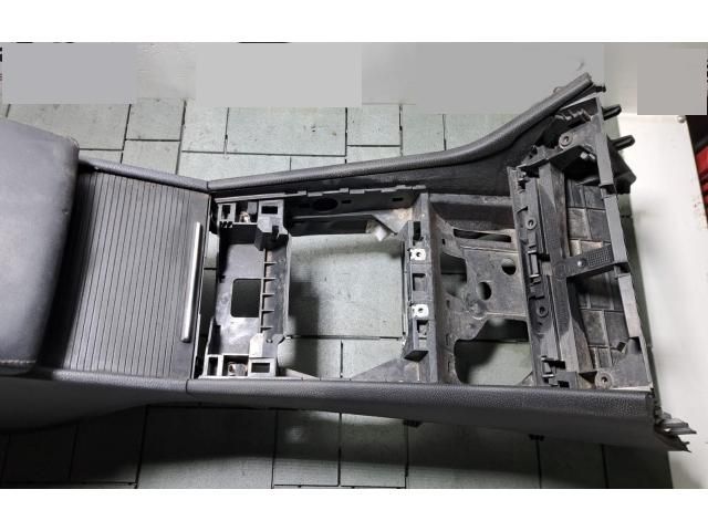 bontott SKODA SUPERB III Könyöklő