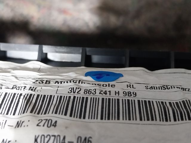 bontott SKODA SUPERB III Könyöklő