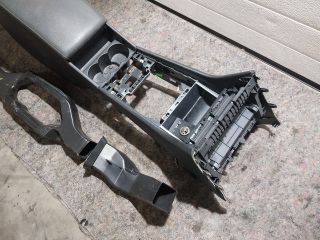 bontott SKODA SUPERB III Könyöklő