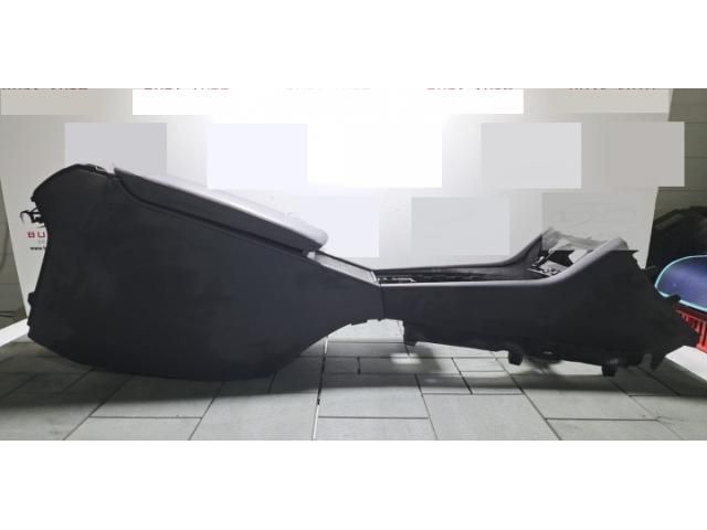 bontott SKODA SUPERB III Könyöklő