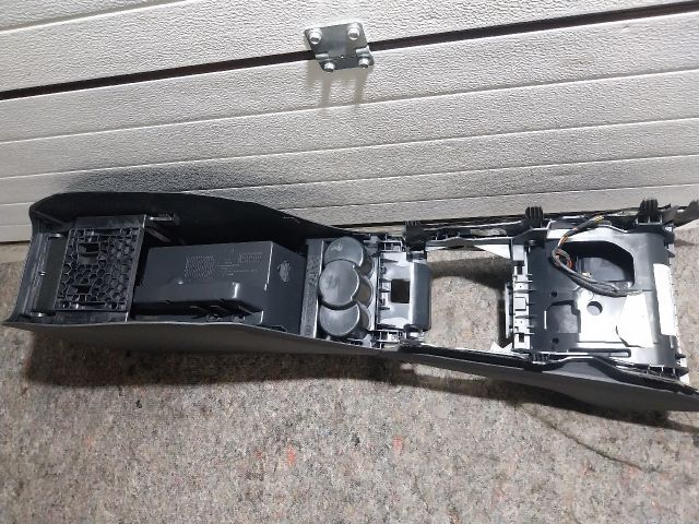 bontott SKODA SUPERB III Könyöklő