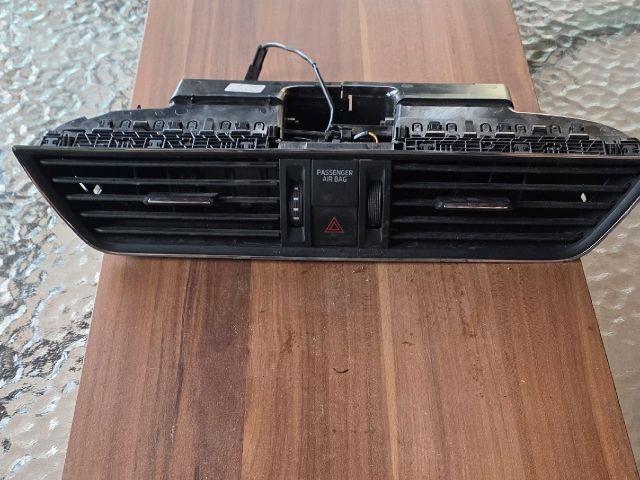 bontott SKODA SUPERB III Középső Szellőző