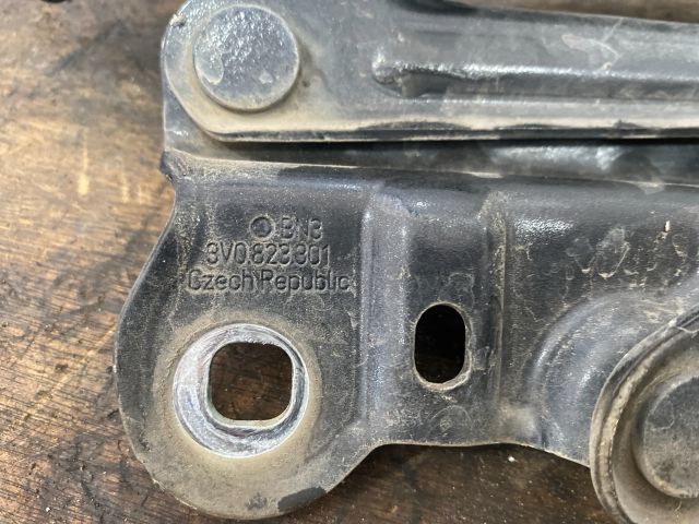 bontott SKODA SUPERB III Motorháztető Bal Zsanér