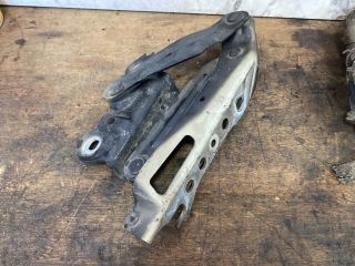 bontott SKODA SUPERB III Motorháztető Jobb Zsanér