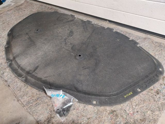 bontott SKODA SUPERB III Motorháztető Szigetelés