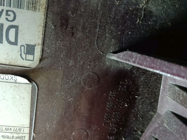 bontott SKODA SUPERB III Tankajtó