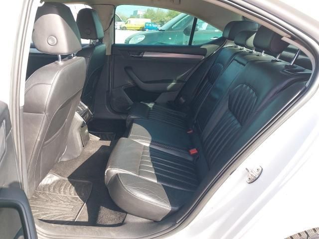 bontott SKODA SUPERB III Tankajtó