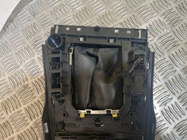 bontott SKODA SUPERB III Váltókar Keret