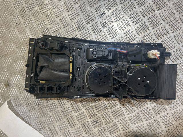 bontott SKODA SUPERB III Váltókar Keret