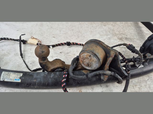 bontott SKODA SUPERB III Vonóhorog