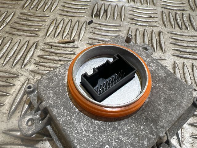 bontott SKODA SUPERB III Xenon Trafó