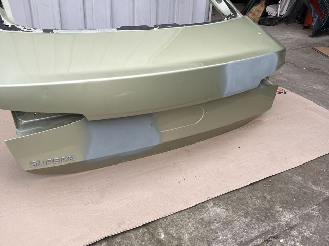 bontott SKODA SUPERB IV Csomagtérajtó (Üres lemez)