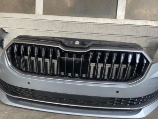 bontott SKODA SUPERB IV Első Lökhárító (Részeivel)