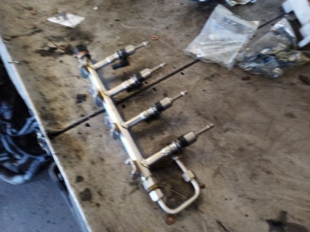 bontott SKODA YETI Porlasztó Sor / Híd