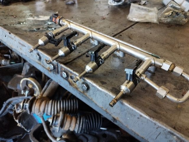 bontott SKODA YETI Porlasztó Sor / Híd