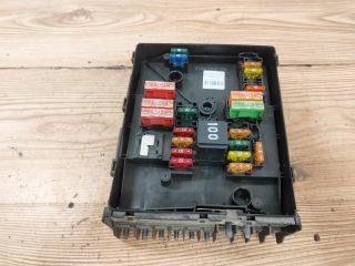 bontott SKODA YETI Biztosítéktábla Motortér