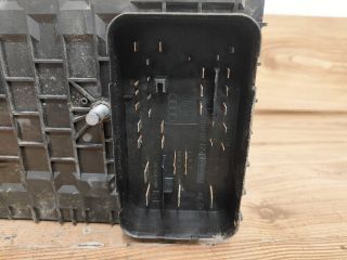 bontott SKODA YETI Biztosítéktábla Motortér