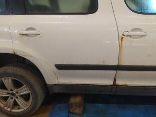 bontott SKODA YETI Biztosítéktábla Motortér