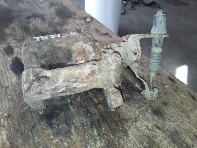 bontott SKODA YETI Bal hátsó Féknyereg Munkahengerrel