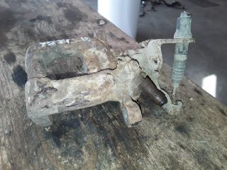 bontott SKODA YETI Bal hátsó Féknyereg Munkahengerrel