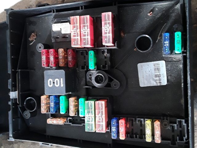 bontott SKODA YETI Biztosítéktábla Motortér