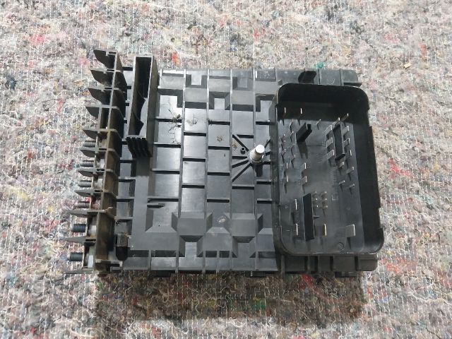 bontott SKODA YETI Biztosítéktábla Motortér