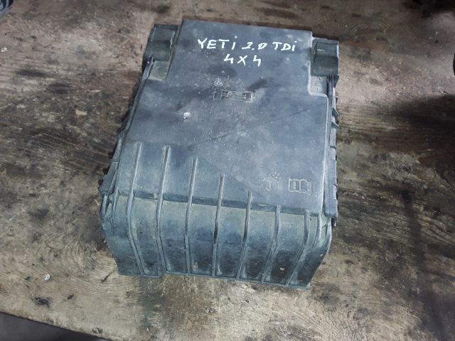 bontott SKODA YETI Biztosítéktábla Motortér