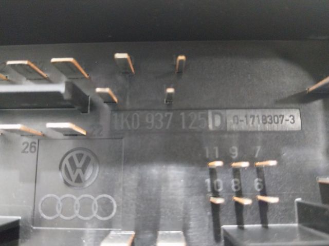 bontott SKODA YETI Biztosítéktábla Motortér