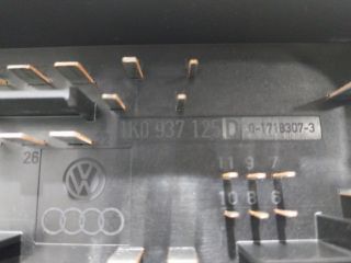 bontott SKODA YETI Biztosítéktábla Motortér