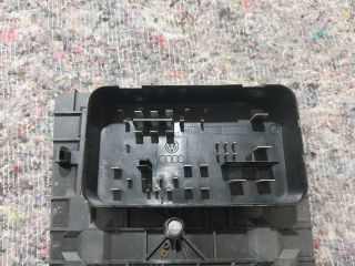 bontott SKODA YETI Biztosítéktábla Motortér