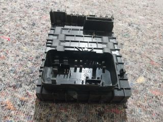 bontott SKODA YETI Biztosítéktábla Motortér